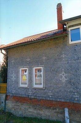 Wohnhaus von der Straße aus