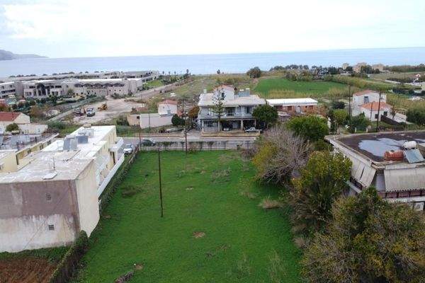 Kreta, Kolymvari: Schönes Grundstück - nur wenige Schritte vom Strand entfernt - zu verkaufen