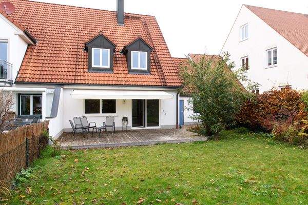 Hausansicht Garten Terrasse.jpg