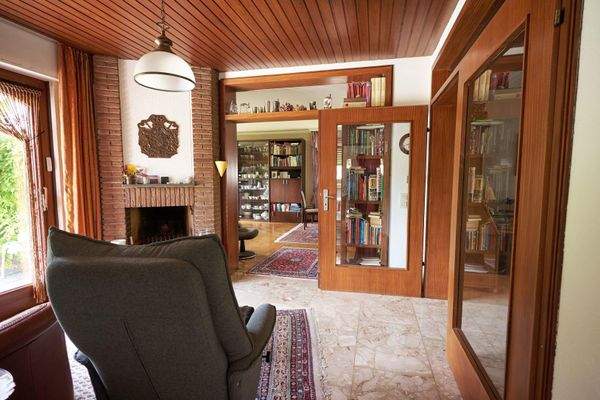 Kaminzimmer mit Zugang zum Wohnzimmer