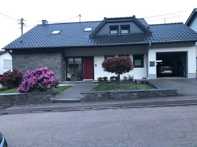 Einfamilienhaus mit traumhafter Aussicht in Irsch/Saar