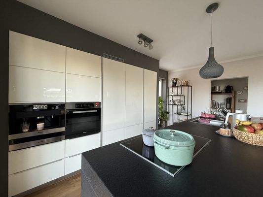Moderne und hochwertige Einbauküche