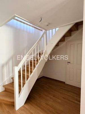 Treppenaufgang zur oberen Ebene