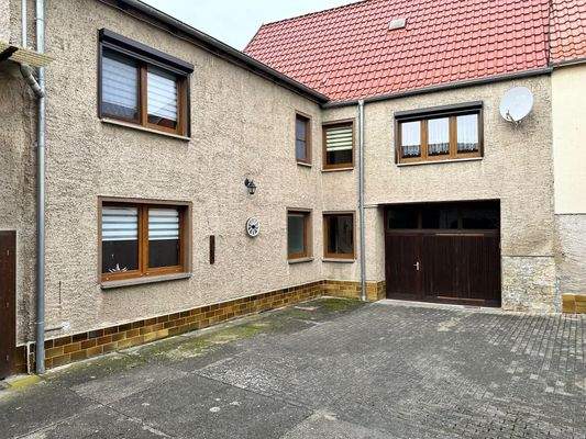 Wohnhaus und Anbau - Hofansicht