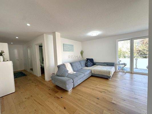 Wohnbereich mit direktem Zugang auf den Balkon