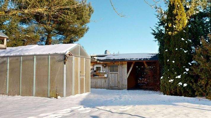 Garten mit Gewächshaus & Schuppen