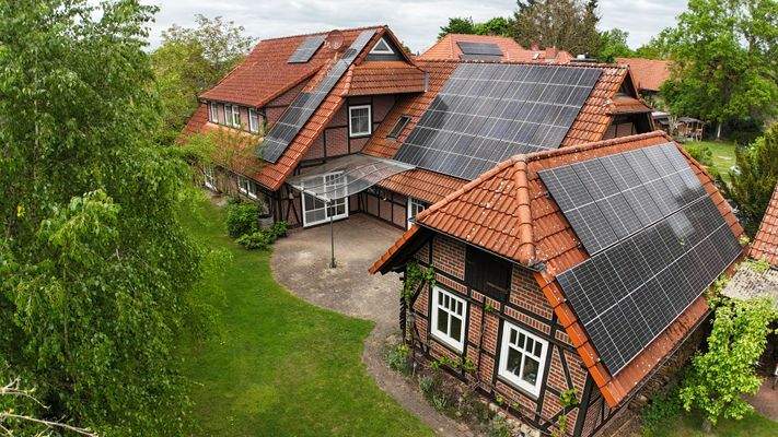 001 Haus und Nebengebäude.JPG