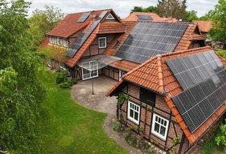 001 Haus und Nebengebäude.JPG