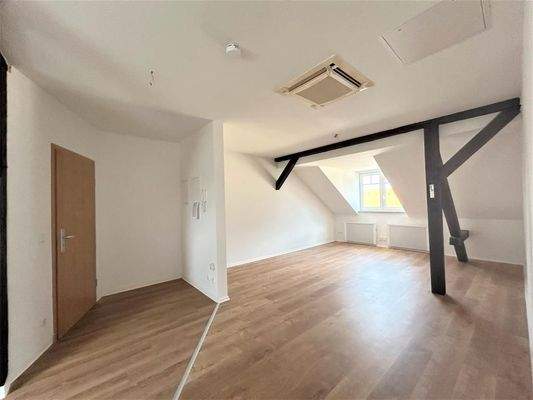 Eingangsbereich mit offenem Wohnzimmer