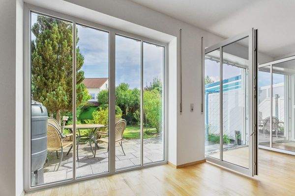 Wohnzimmer mit Terrassenzugang