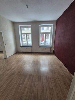 Wohnzimmer mit anliegendem Zimmer