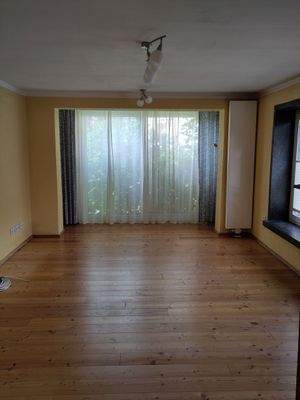 Großzügiges, helles Wohnzimmer