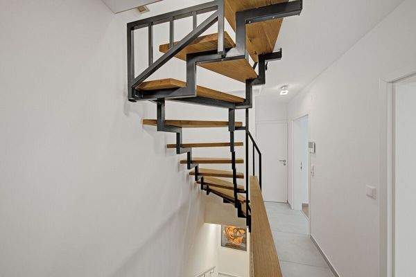 Treppenaufgang im OG