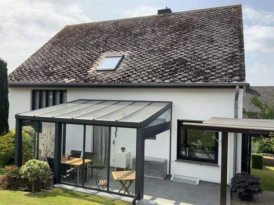 Rückansicht mit Wintergarten