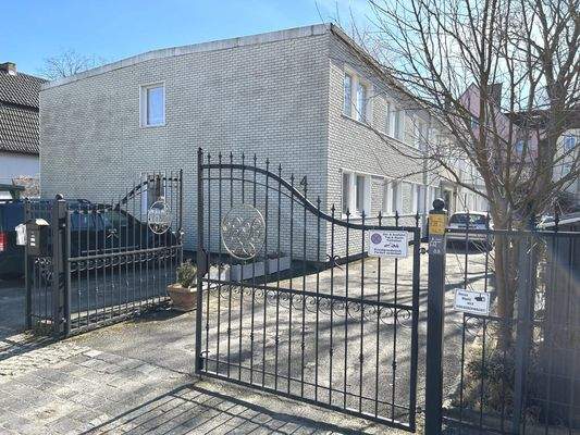 Anssicht Straßenseite, Zufahrt