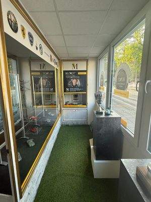 Eingang mit alter Fassade