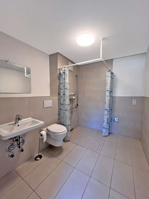 Bad mit Dusche!.jpg