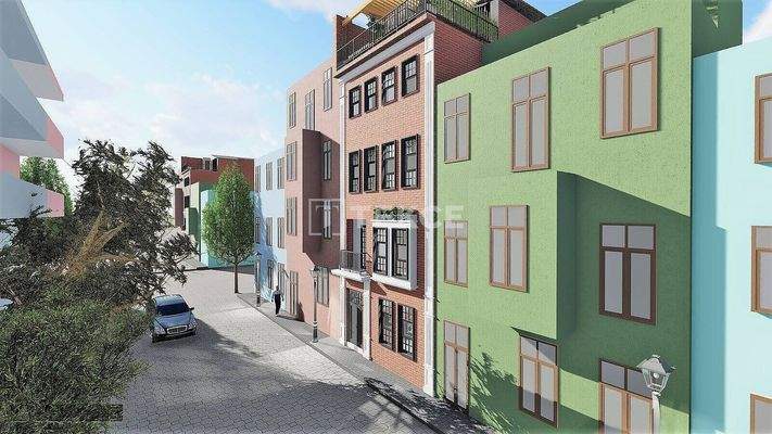 Renovated Building 250 Meters from the Coast in Istanbul