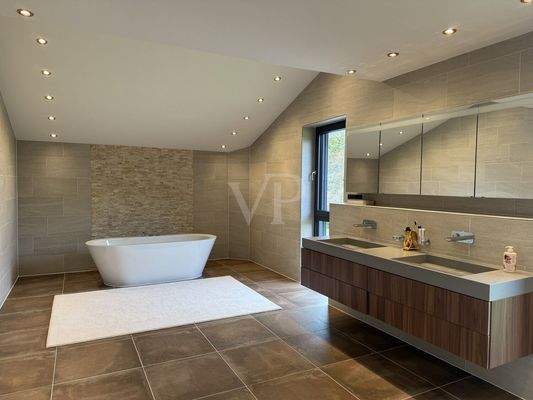 OG-Blick ins Badezimmer