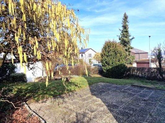 Terrasse mit Blick zur 2.Garage