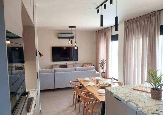 Kreta, Ligides: Großes modernes Haus in der Nähe des Agia-Sees zu verkaufen