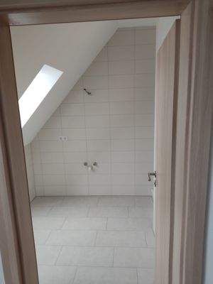 Badezimmer mit Dusche u. WC 3.jpeg