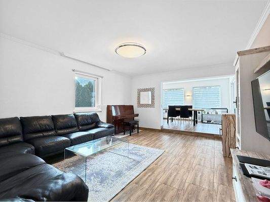 Wohnzimmer und Wintergarten Erdgeschoss