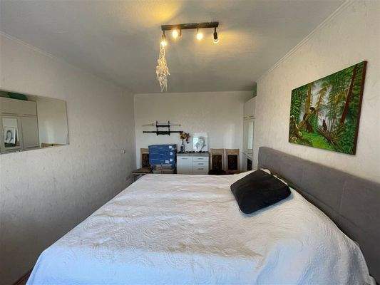 oben: Zimmer 2 (Weitwinkelaufnahme)