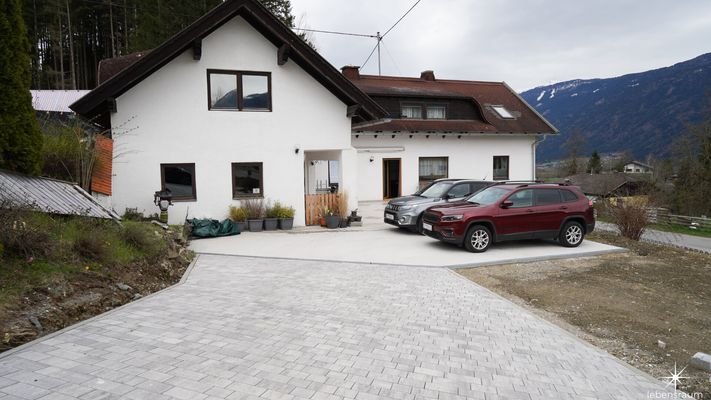Außenansicht + Zugang EG.