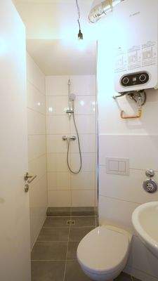 ...ein modernisiertes Duschbad