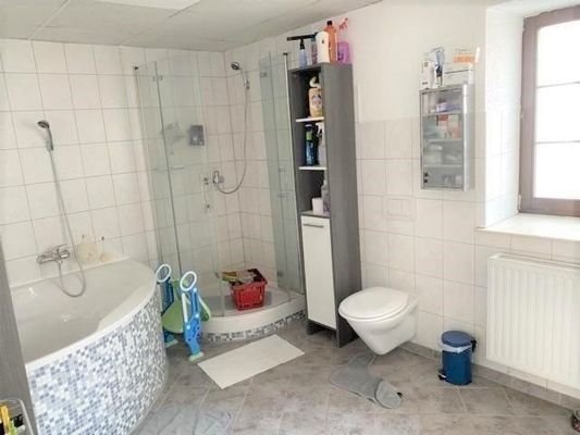 Bad Wohnung im EG