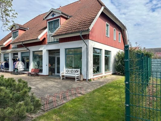 Haus seitlich von rechts Straßensicht.jpeg