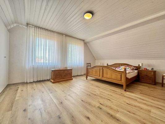 Schlafzimmer Eltern Dachgeschoss
