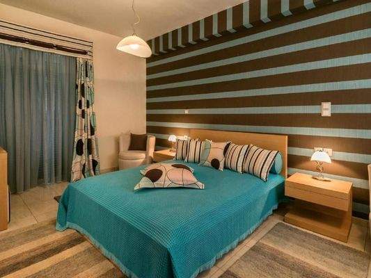 Kreta, Roussospiti: Einzigartige Villa mit separatem Apartment auf großem Grundstück mit Pool zu verkaufen