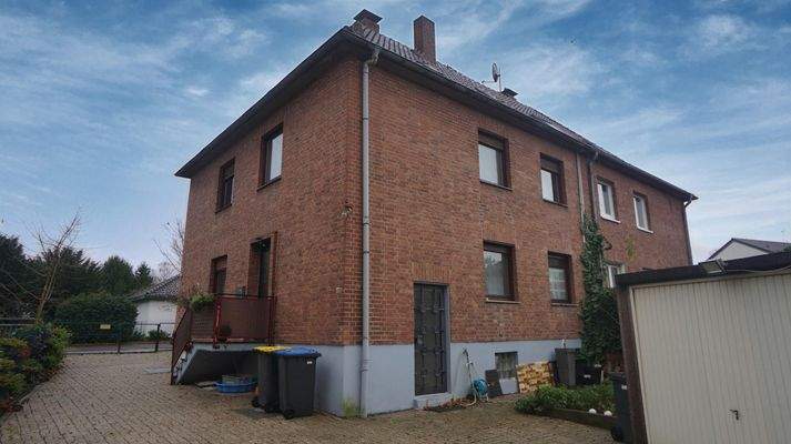 Garten- und Seitenansicht