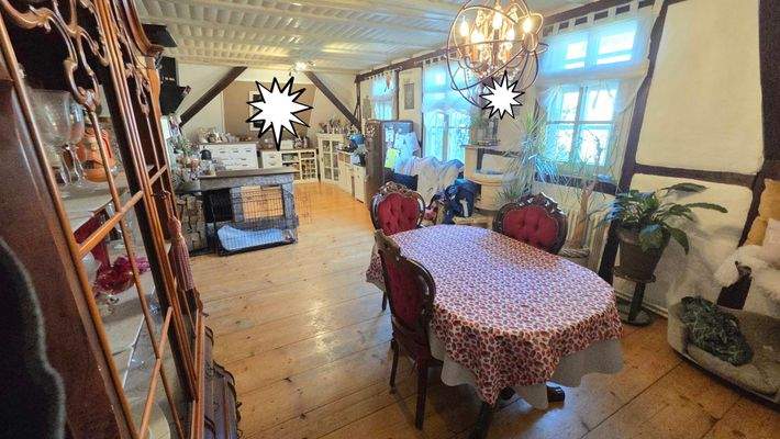 Großer Wohn,- und Essbereich im Dachgeschoss 