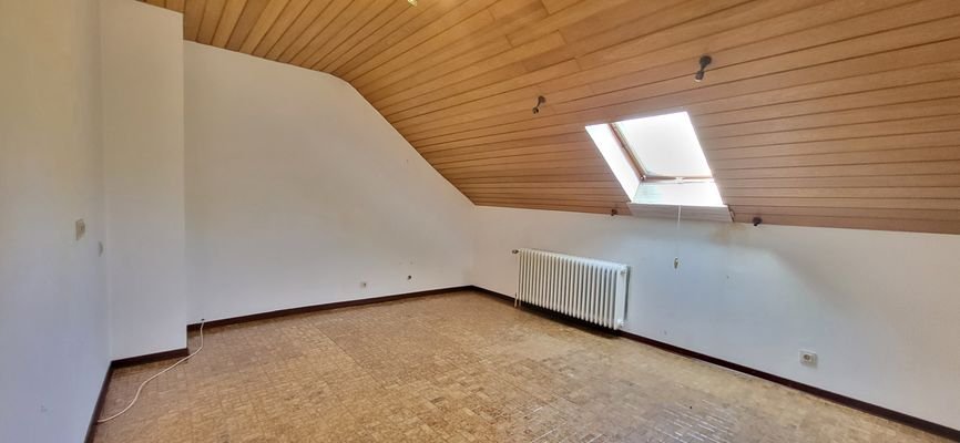 Großer Raum im OG