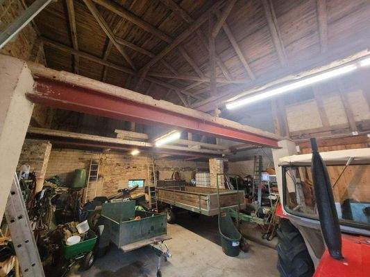 Nebengebäude mit viiieelll Platz!