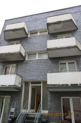 Rückfront mit Balkonen