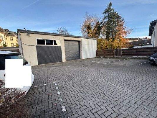 Innenhof mit Stellplätzen