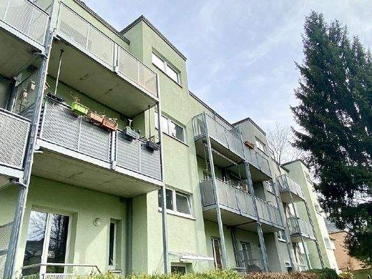 Hausrückseite mit Balkonen