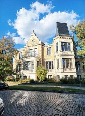 Hausansicht - (KI generiert)