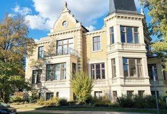 Hausansicht - (KI generiert)