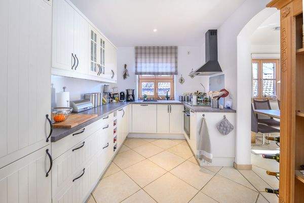 Stilvolle Landhausküche (Eigentum des Mieters)