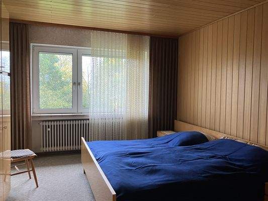 Schlafzimmer mit Zugang zum Balkon