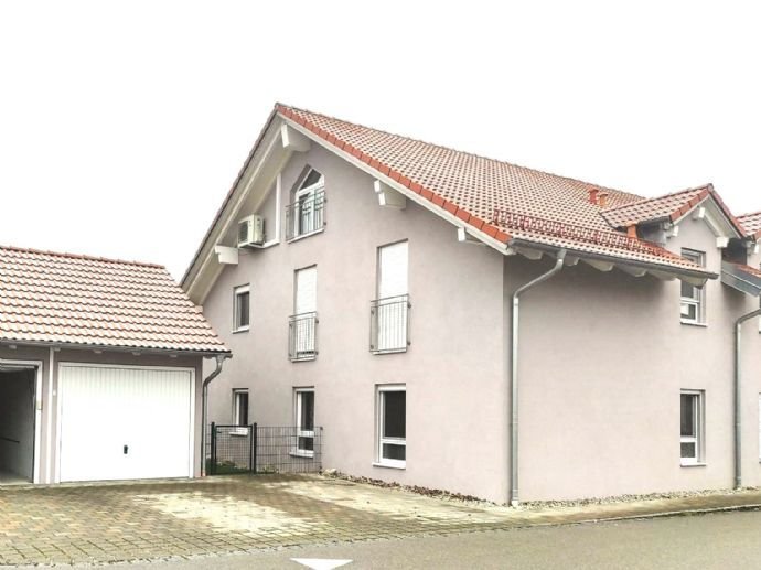 Lichtdurchflutete Vierzimmerwohnung mit großem Garten