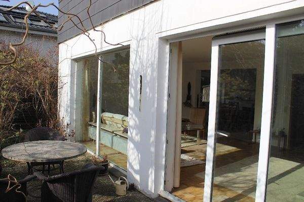 Rückwärtige Fensterfront