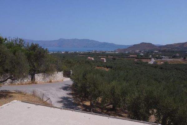 Kreta, Kissamos: Halbfertiges Haus mit Blick auf Meer und Berge zu verkaufen