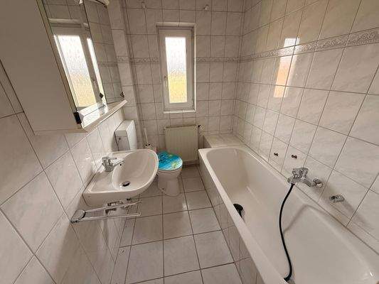 27 Badezimmer OG linke Hälfte