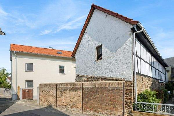 seitlicher Blick auf das Nebengebäude